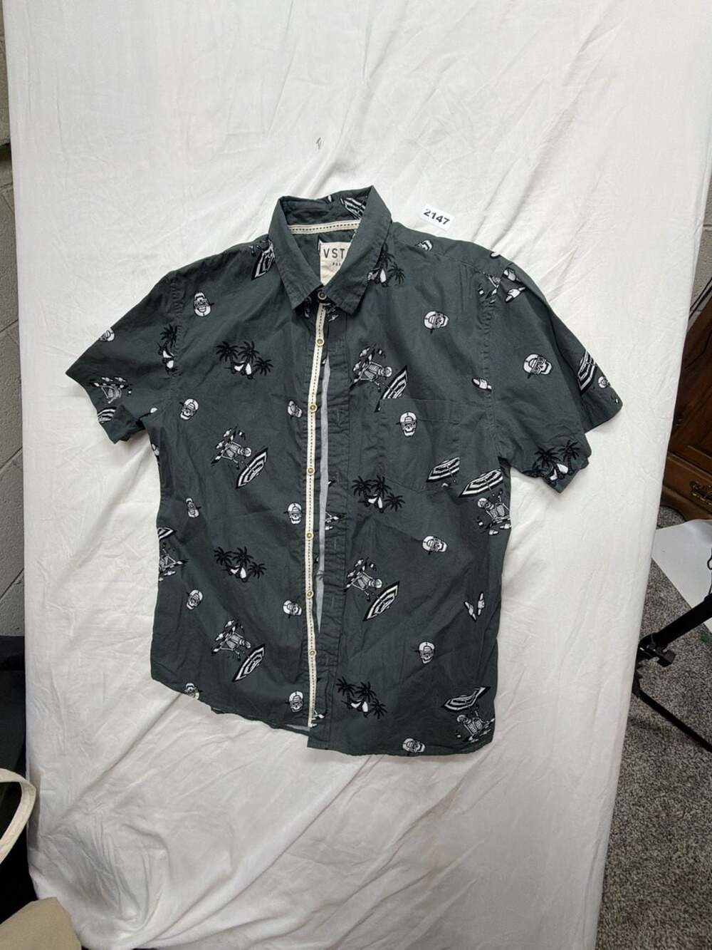 Vstr Premium Skull Print Short Sleeve Button Down Shirt Size L